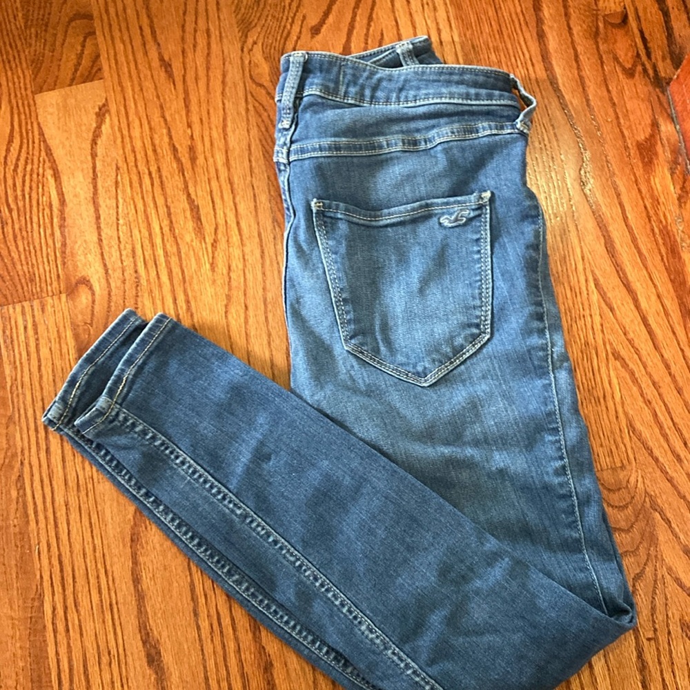 Womens Hollister distressed blue  jeans  size 28